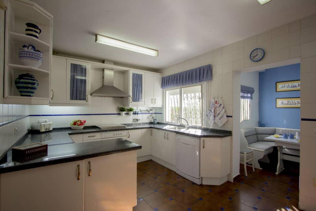 Villa Alboran Beachfront 9Pax Torre de Benagalbon Ngoại thất bức ảnh