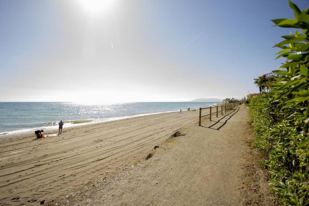 Villa Alboran Beachfront 9Pax Torre de Benagalbon Ngoại thất bức ảnh
